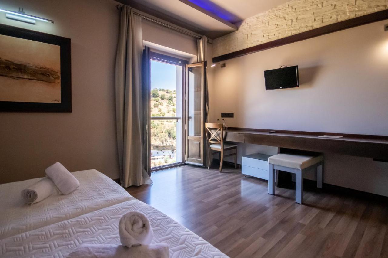 Hotel Villa De Setenil Setenil De Las Bodegas ภายนอก รูปภาพ